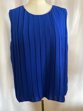 Calvin Klein XL Blue Pleated Sleeveless Blouse Keyhole Back Flowy Top
